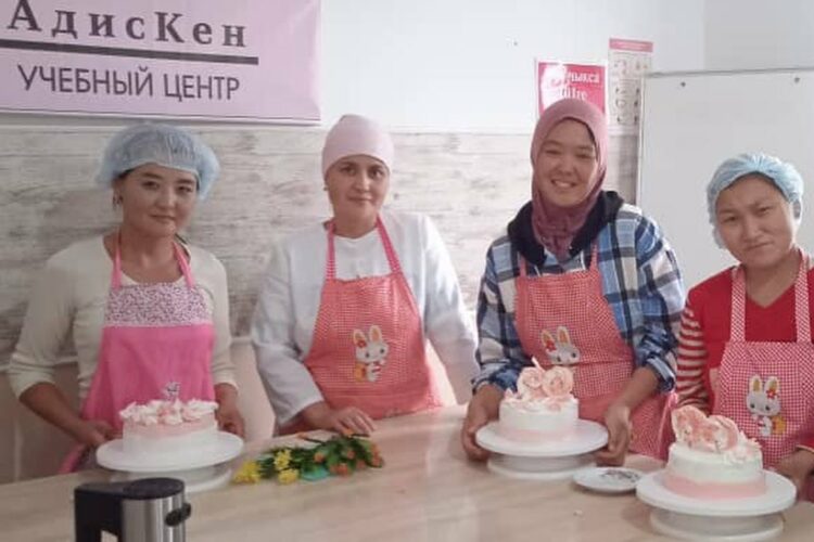 «Майыптуулугу бар  балдар үчүн инклюзивдик коом” долбоорунун алкагында FSDS фонду тарабынан  Баткен шаары жана Баткен районундагы майыптуулугу бар жаштар үчүн  кесипке багыттоо максатында курстар уюштурулду.