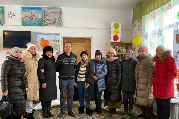 Мүмкүнчүлүгү чектелген балдардын ата-энелери бизнести пландоо боюнча окуудан өтүштү