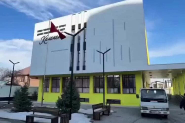 FSDS командасы «Келечек» реабилитациялык борборунда кеңсени жабдышты