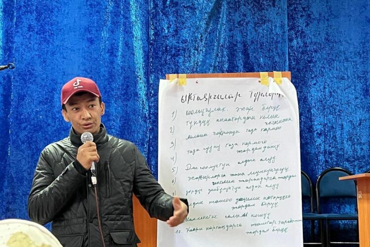📖 14-марттан 16-мартка чейин “Fair and Sustainable Development Solutions” (FSDS) коомдук фонду тарабынан Ош облусунда “Кыргыз Республикасынын айыл калкынын азык-түлүк коопсуздугу” долбоорунун алкагында ыктыярчылык иш темасына арналган семинар өтүп, жергиликтүү тургундардын кызыгуусун жаратты.